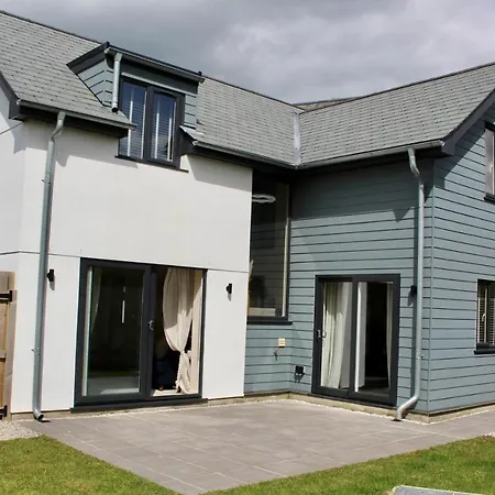 No 1 The Paddock - Spacious With A Hot Tub *