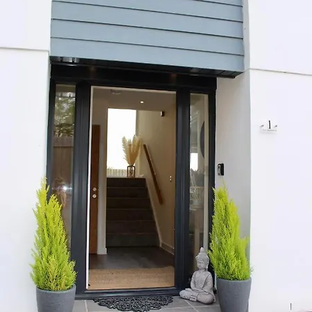 No 1 The Paddock - Spacious With A Hot Tub Holiday home