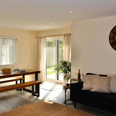 No 1 The Paddock - Spacious With A Hot Tub Holiday home