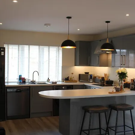 No 1 The Paddock - Spacious With A Hot Tub Holiday home