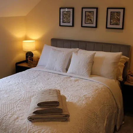 No 1 The Paddock - Spacious With A Hot Tub Bude