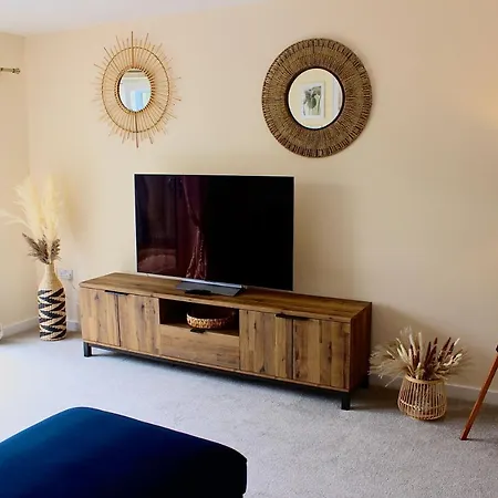No 1 The Paddock - Spacious With A Hot Tub *