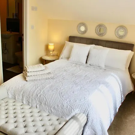 No 1 The Paddock - Spacious With A Hot Tub Holiday home *