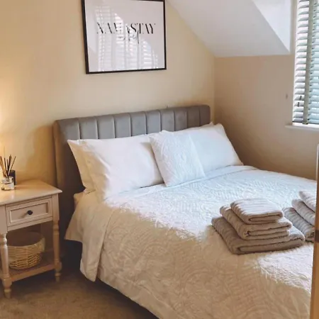 No 1 The Paddock - Spacious With A Hot Tub Holiday home *
