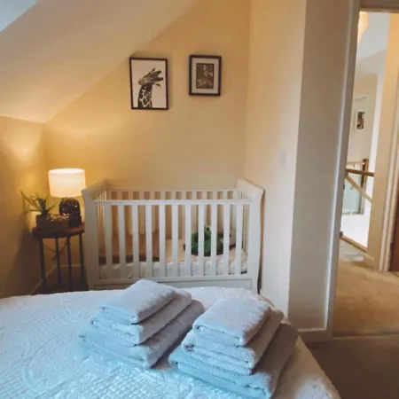 No 1 The Paddock - Spacious With A Hot Tub * Bude